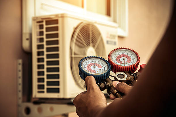 Professional Hvac Installation technician working in Reynoldsburg, OH
